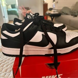 Nike dunk low Women’s size 10, worn max 5 times. No marks or wear and tear.